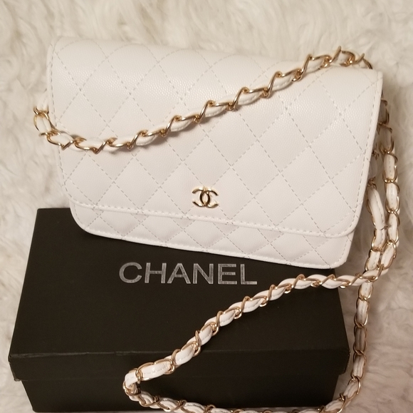 Purses - Picture 2 of 8